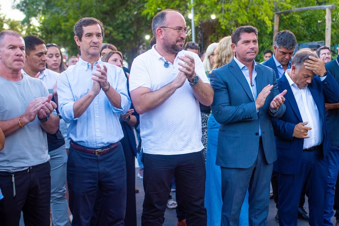 SaveClip.App_638537876_1352434880252327_2104370078342963588_n